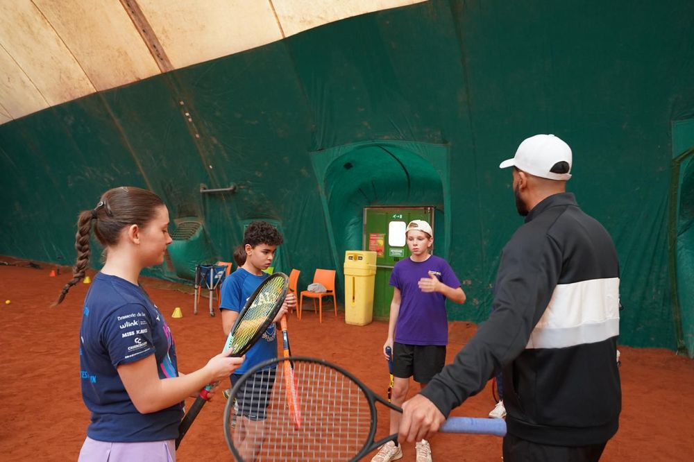 Coaching tennis Taha